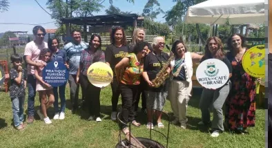 Grupo da rede reunido ao ar livre